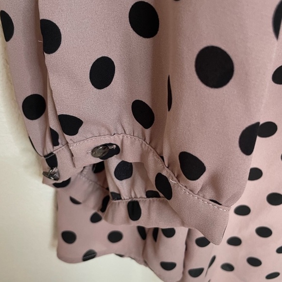 TORRID: Georgette Bow Tie V-Neck 3/4 Sleeve Polka Dot Blouse - Picture 2 of 2